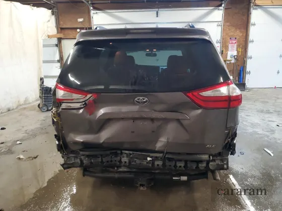 2016 Toyota Sienna XLE