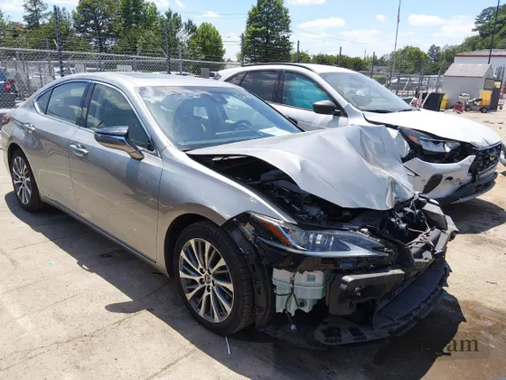 2019 Lexus ES 300h Ultra Luxury