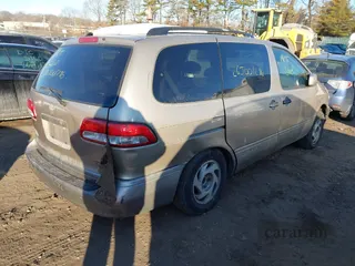 2003 Toyota Sienna LE