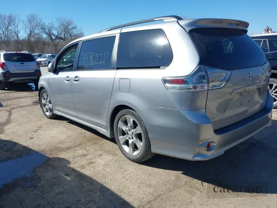 2011 Toyota Sienna SE