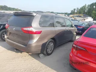 2015 Toyota Sienna XLE