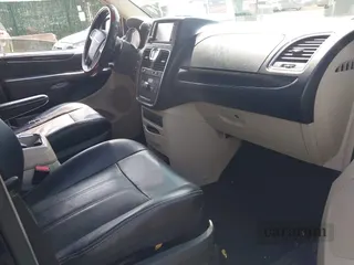 2012 Chrysler Town & Country Touring L