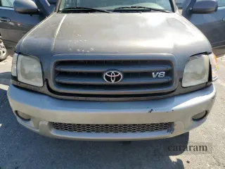 2004 Toyota Sequoia SR5
