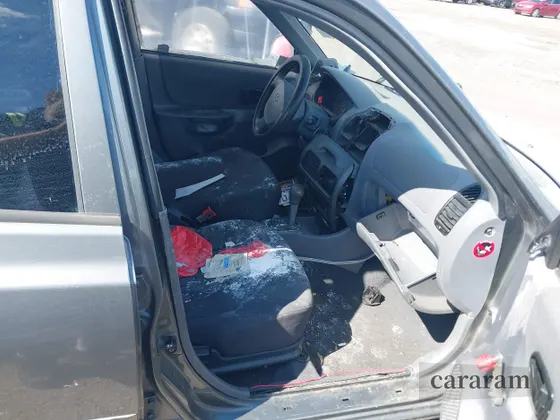 2004 Hyundai Accent GL