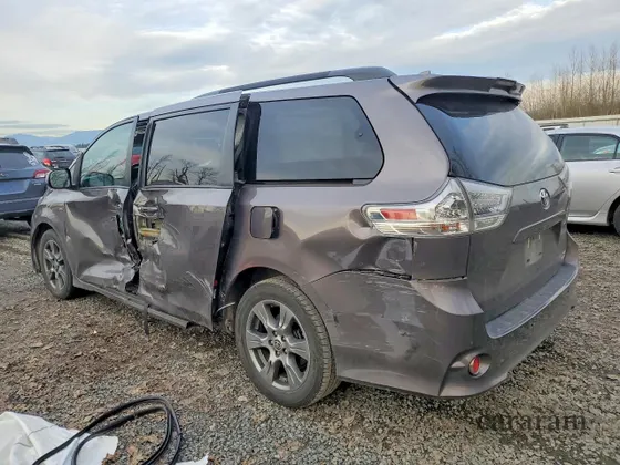 2020 Toyota Sienna SE Premium