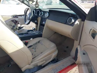 2007 Ford Mustang Deluxe
