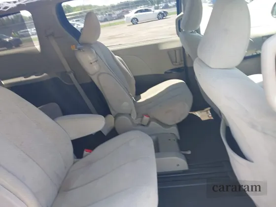 2011 Toyota Sienna LE AAS