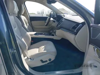 2020 Volvo XC90 Momentum