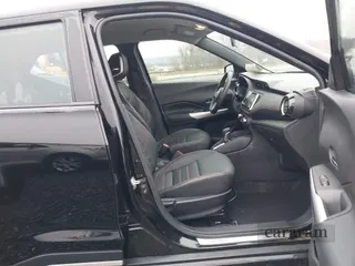 2019 Nissan Kicks SR