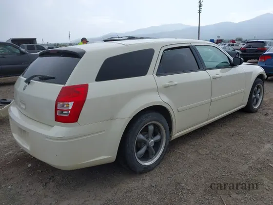 2005 Dodge Magnum SE