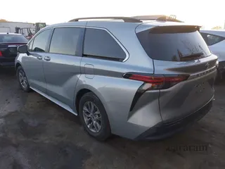 2021 Toyota Sienna XLE