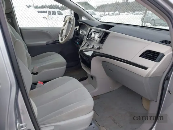 2012 Toyota Sienna