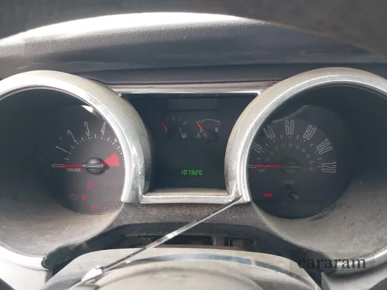 2005 Ford Mustang Deluxe