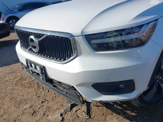 2021 Volvo XC40 Momentum