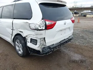 2017 Toyota Sienna LE