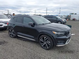 2021 Volvo XC40 R-Design