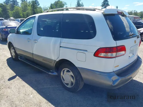 2002 Toyota Sienna LE