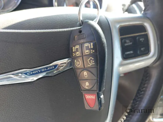2012 Chrysler Town & Country Touring L