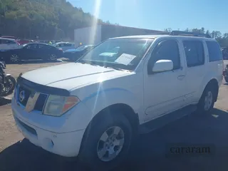 2005 Nissan Pathfinder XE