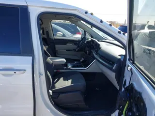 2022 Kia Carnival LXS