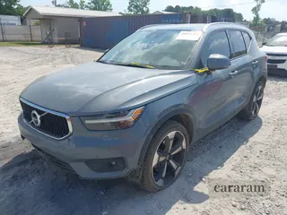 2020 Volvo XC40 Momentum