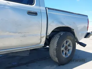 2004 Nissan Frontier LE