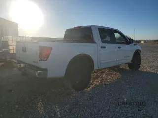 2015 Nissan Titan SV