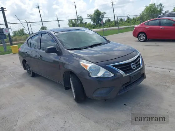 2015 Nissan Versa SV