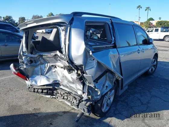 2018 Toyota Sienna LE