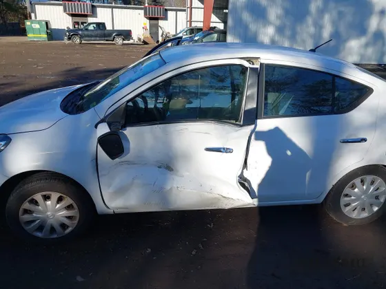 2016 Nissan Versa S Plus