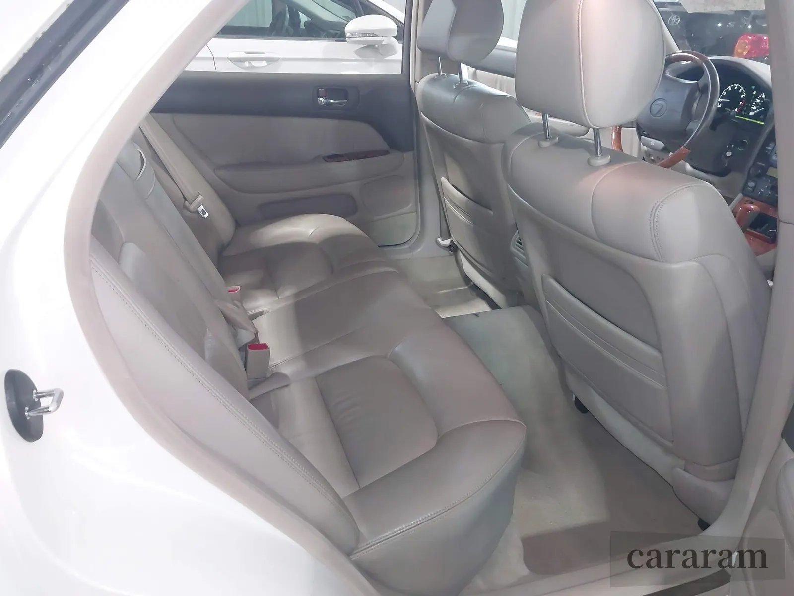2000 Lexus LS 400