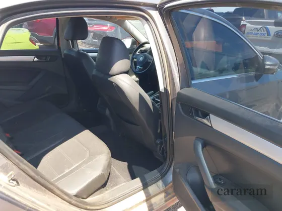 2012 Volkswagen Passat SE