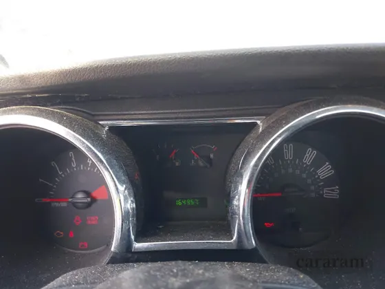 2005 Ford Mustang Deluxe