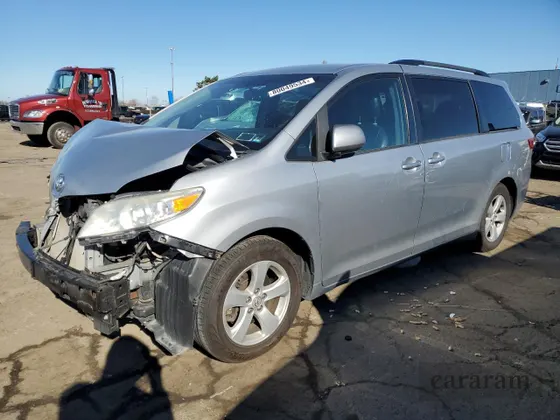 2016 Toyota Sienna LE AAS