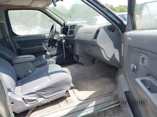 2001 Nissan Frontier XE