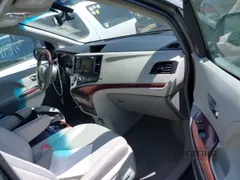 2013 Toyota Sienna XLE