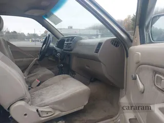 2000 Nissan Frontier XE