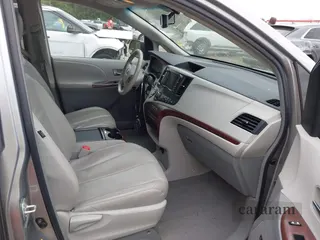 2011 Toyota Sienna XLE
