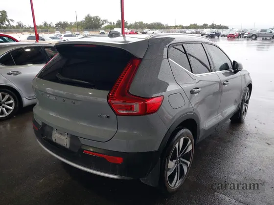 2024 Volvo XC40 Ultimate Bright Theme