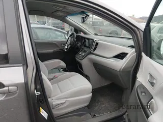2017 Toyota Sienna LE