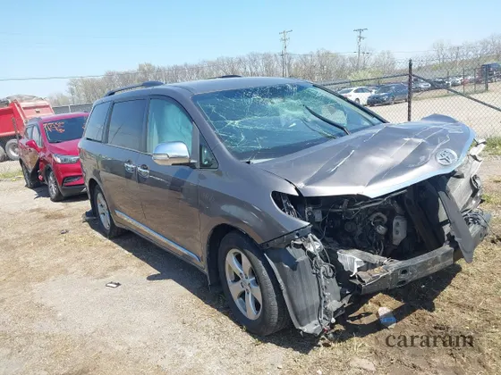 2016 Toyota Sienna LE