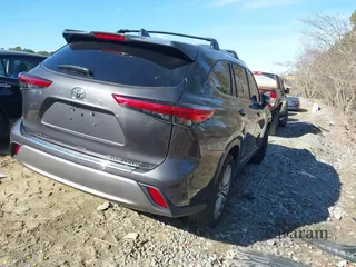 2022 Toyota Highlander Platinum