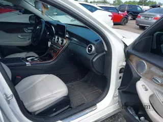 2015 Mercedes-Benz C 300 Luxury