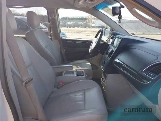2012 Chrysler Town & Country Touring