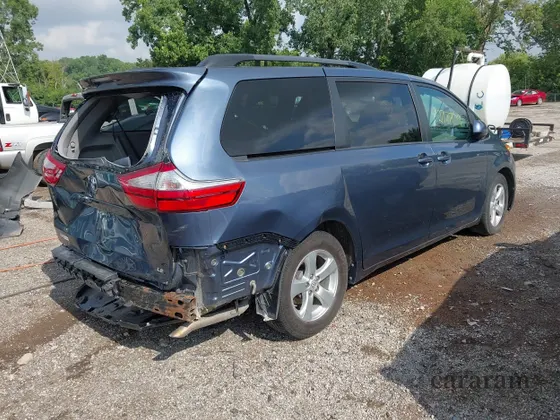 2017 Toyota Sienna LE Auto Access Seat