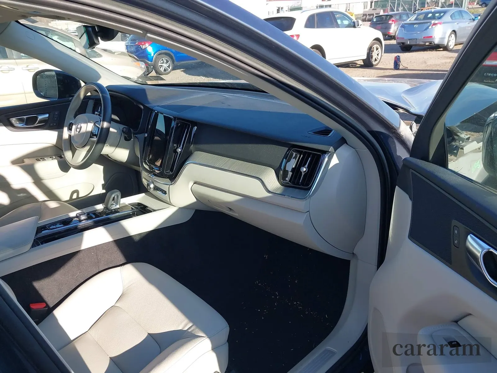 2023 Volvo XC60 Plus Dark Theme