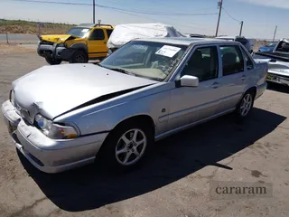 2000 Volvo S70