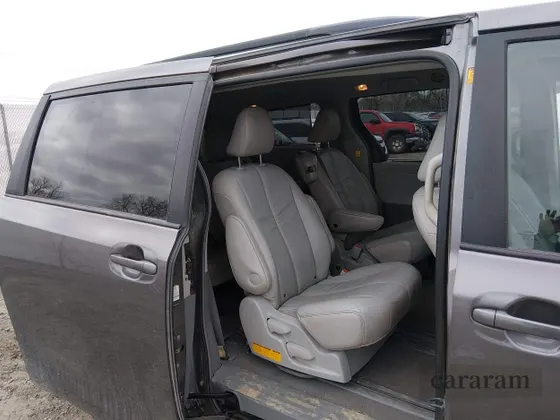 2011 Toyota Sienna XLE