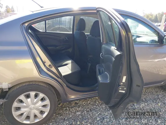 2016 Nissan Versa SV
