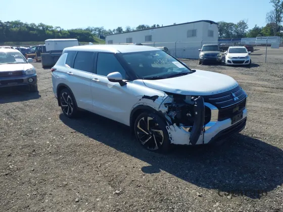 2022 Mitsubishi Outlander ES
